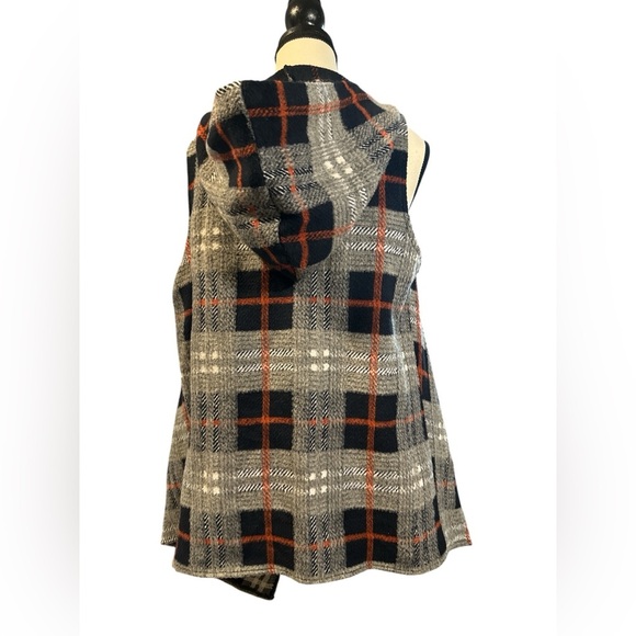 Hem & Thread Checkered Hooded Vest - Picture 5 of 7